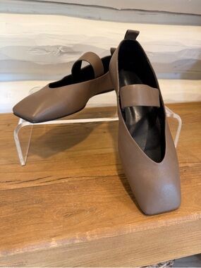 Hawaii Ballet Flat in Liqueur Nappa
Tony Bianco